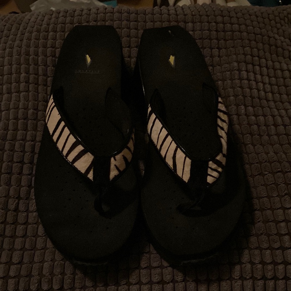 VOLATILE 3” Like New wedge sandals leather upper 9
